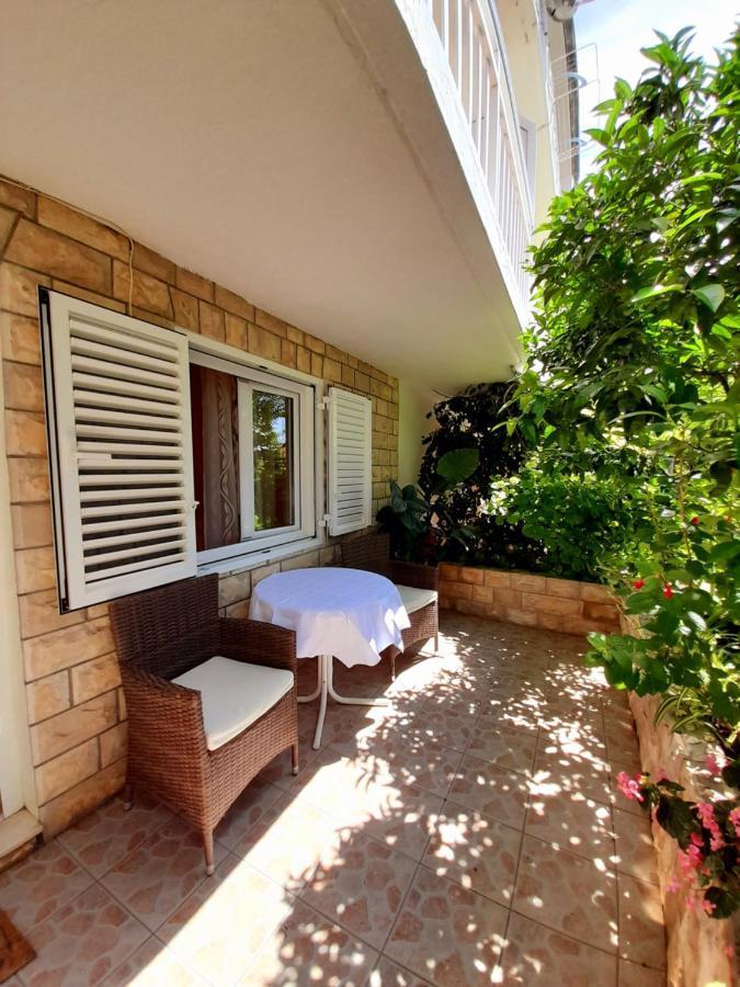 Guest house And Jasna Hvar Town