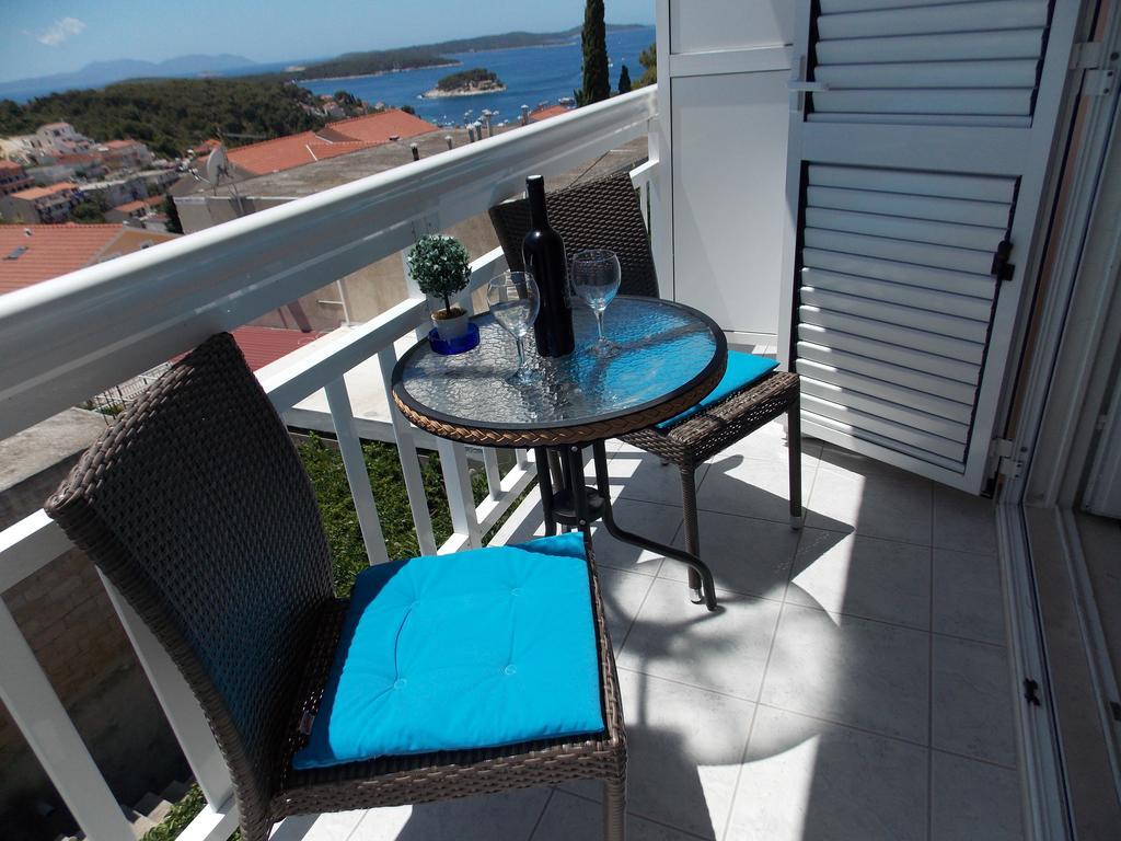 Guest house And Jasna Hvar Town
