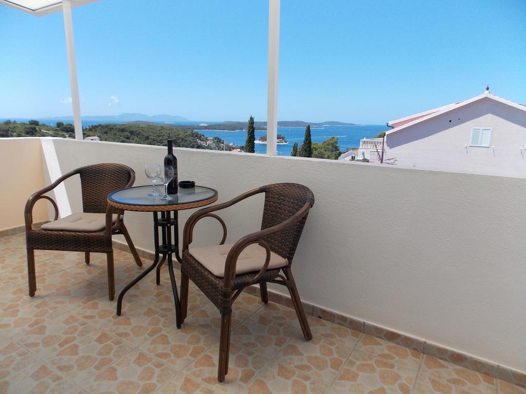 Guest house And Jasna Hvar Town